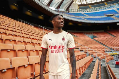 La nuova maglia away del Milan !!